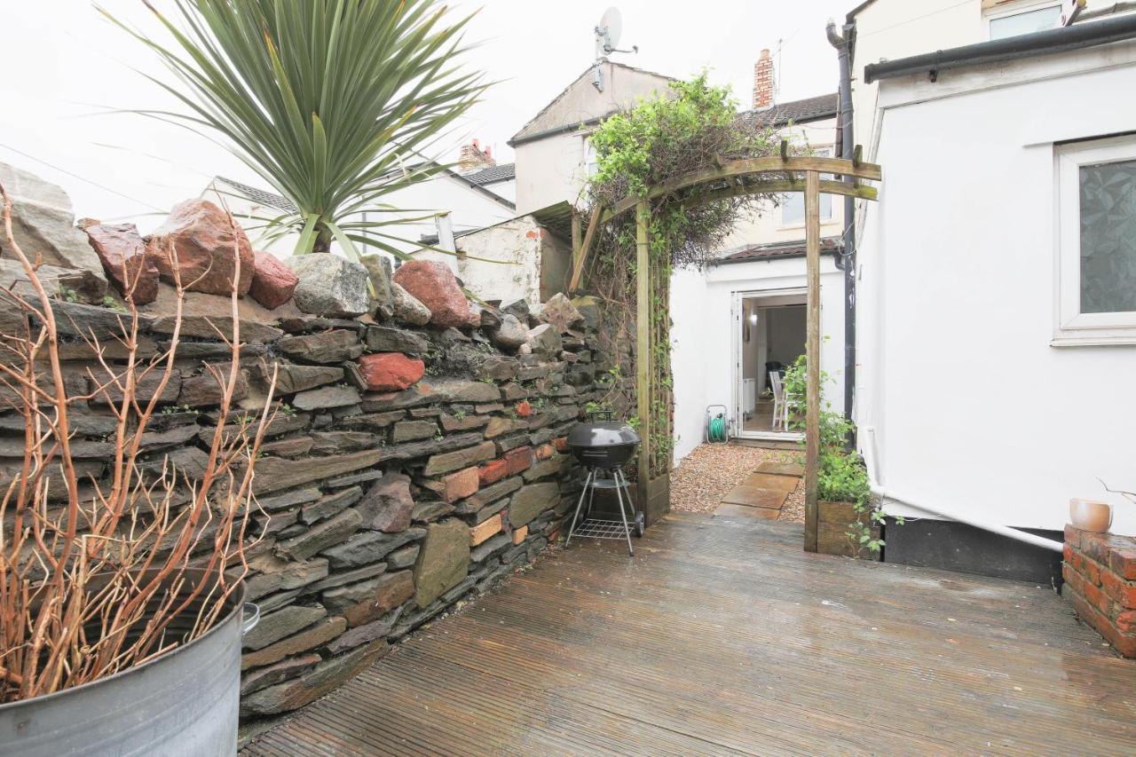 Spacious 4 Bedroom House- Walking Distance To City Centre & Great Backyard Cardiff Buitenkant foto