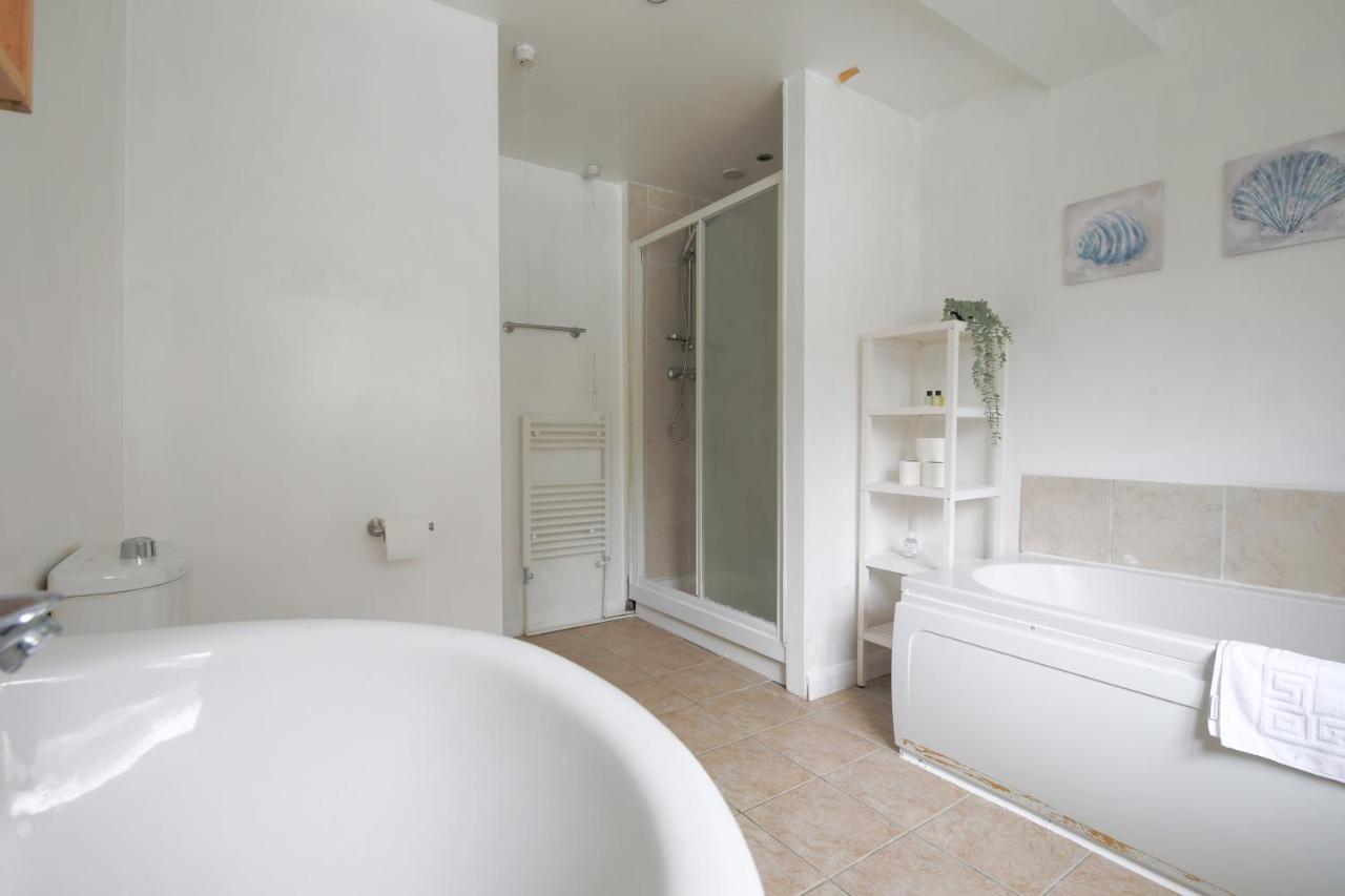 Spacious 4 Bedroom House- Walking Distance To City Centre & Great Backyard Cardiff Buitenkant foto