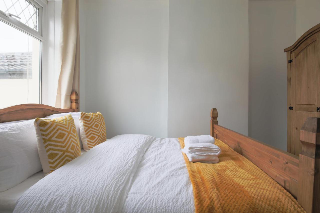 Spacious 4 Bedroom House- Walking Distance To City Centre & Great Backyard Cardiff Buitenkant foto