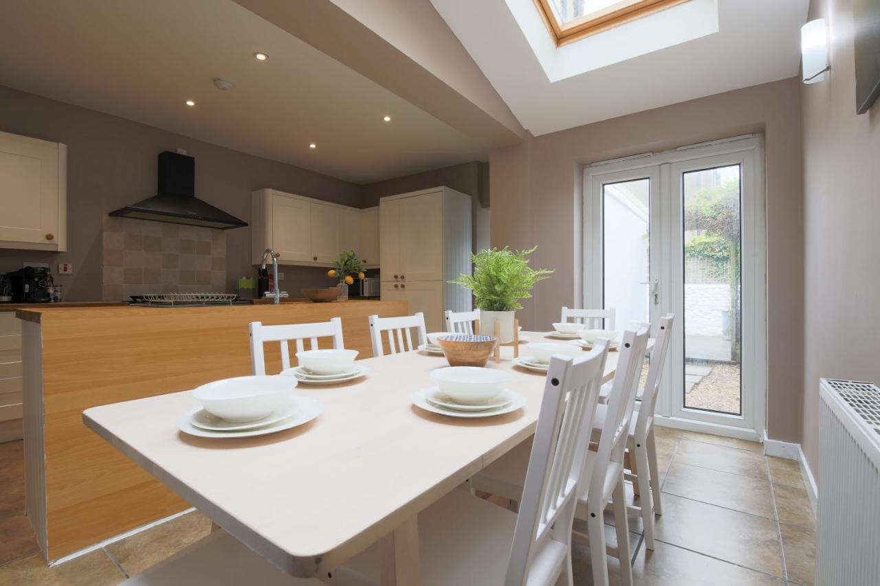 Spacious 4 Bedroom House- Walking Distance To City Centre & Great Backyard Cardiff Buitenkant foto