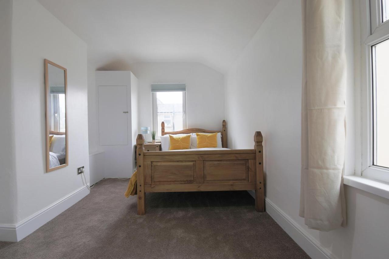 Spacious 4 Bedroom House- Walking Distance To City Centre & Great Backyard Cardiff Buitenkant foto