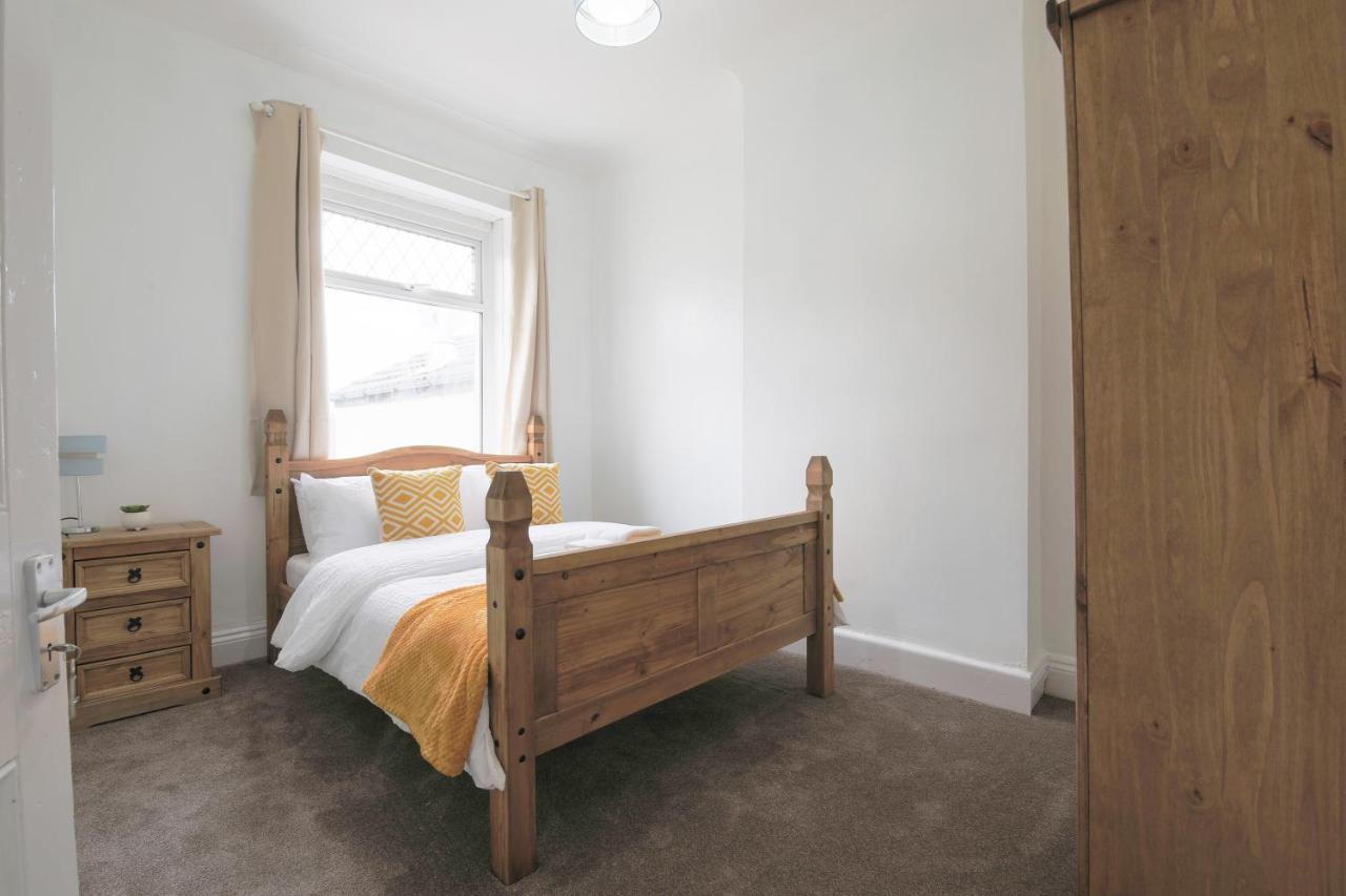 Spacious 4 Bedroom House- Walking Distance To City Centre & Great Backyard Cardiff Buitenkant foto