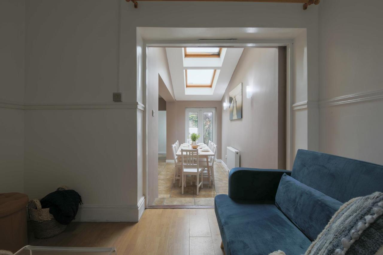 Spacious 4 Bedroom House- Walking Distance To City Centre & Great Backyard Cardiff Buitenkant foto