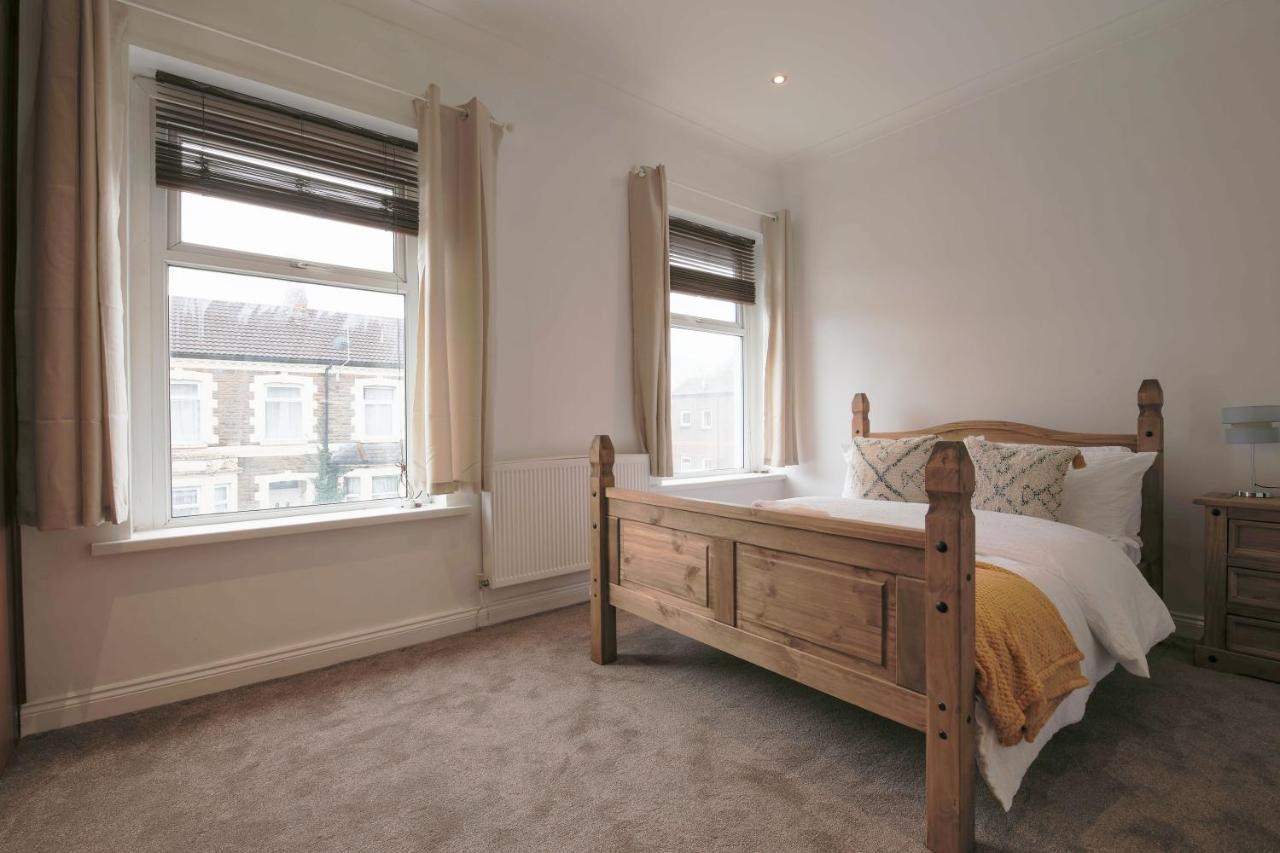 Spacious 4 Bedroom House- Walking Distance To City Centre & Great Backyard Cardiff Buitenkant foto