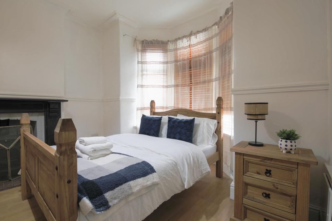 Spacious 4 Bedroom House- Walking Distance To City Centre & Great Backyard Cardiff Buitenkant foto