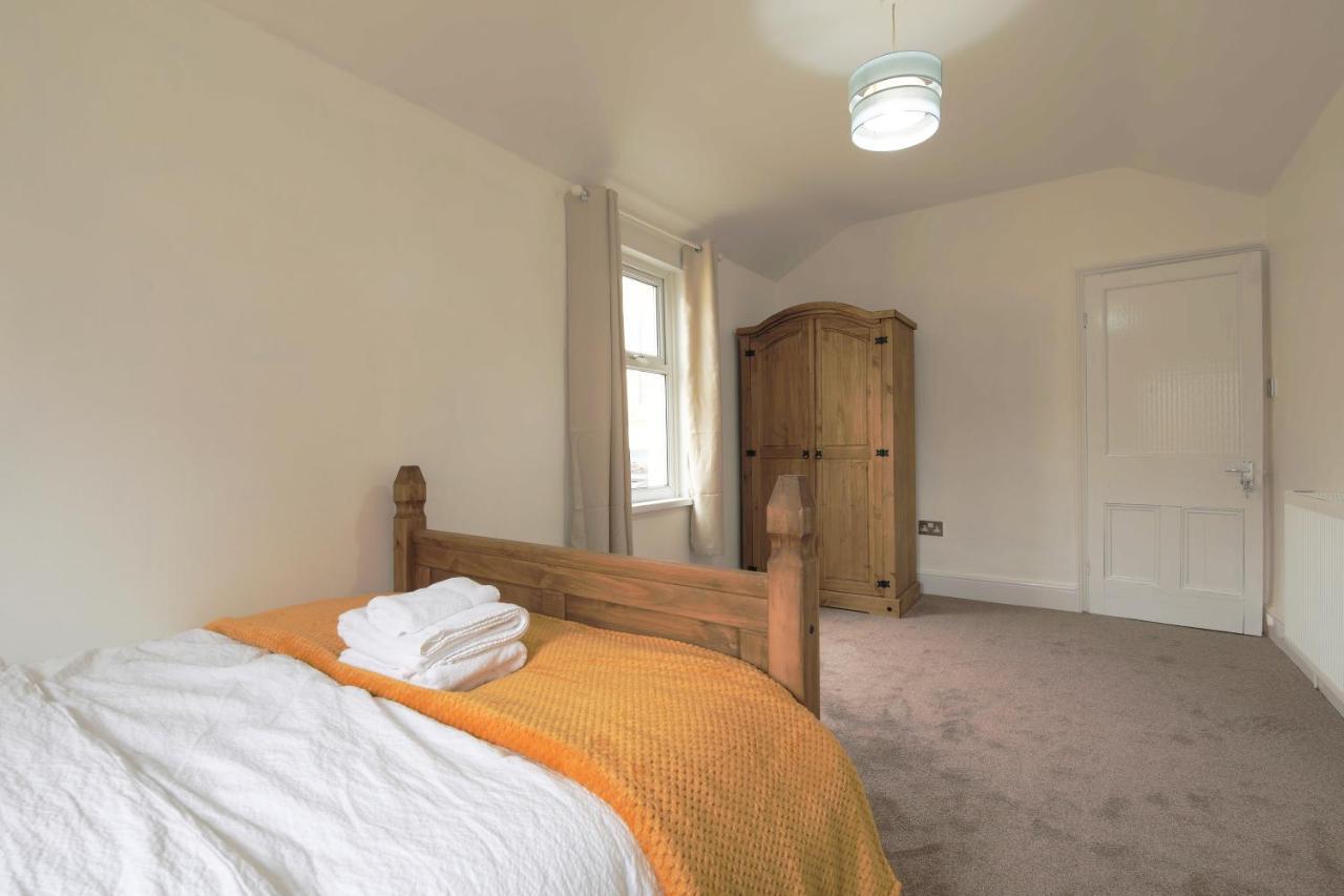 Spacious 4 Bedroom House- Walking Distance To City Centre & Great Backyard Cardiff Buitenkant foto