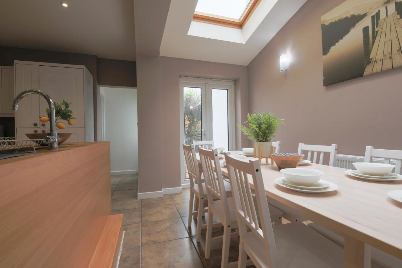 Spacious 4 Bedroom House- Walking Distance To City Centre & Great Backyard Cardiff Buitenkant foto